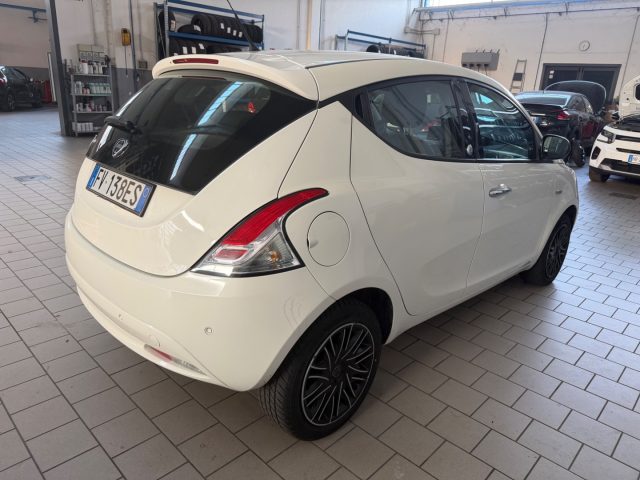 Lancia Ypsilon 1.2 69 CV 5 porte GPL Ecochic Gold - foto 3 di 4