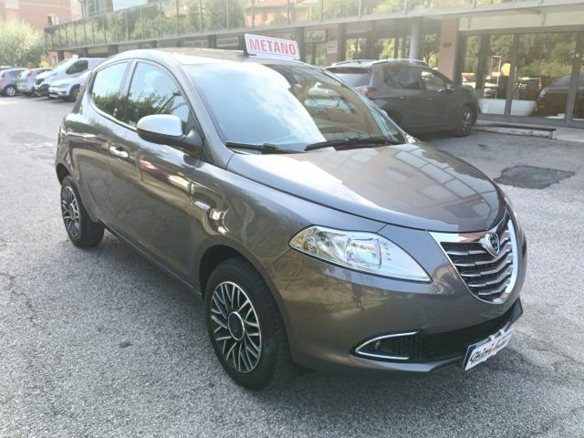 Lancia Ypsilon 0.9 TwinAir 85 CV 5 porte Metano Ecochic Gold - foto 2 di 4