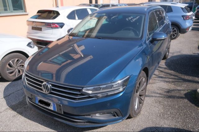 Volkswagen Passat Variant 2.0 TDI DSG Business BlueMotion Tech usato a MONTE SAN SAVINO