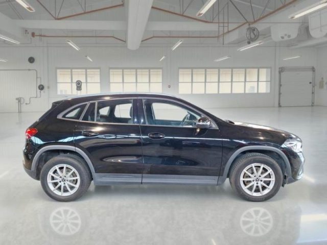 Mercedes-Benz GLA 200 d Automatic Business Extra **IVA ESPOSTA** - foto 3 di 4