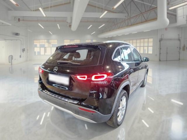 Mercedes-Benz GLA 200 d Automatic Business Extra **IVA ESPOSTA** - foto 2 di 4