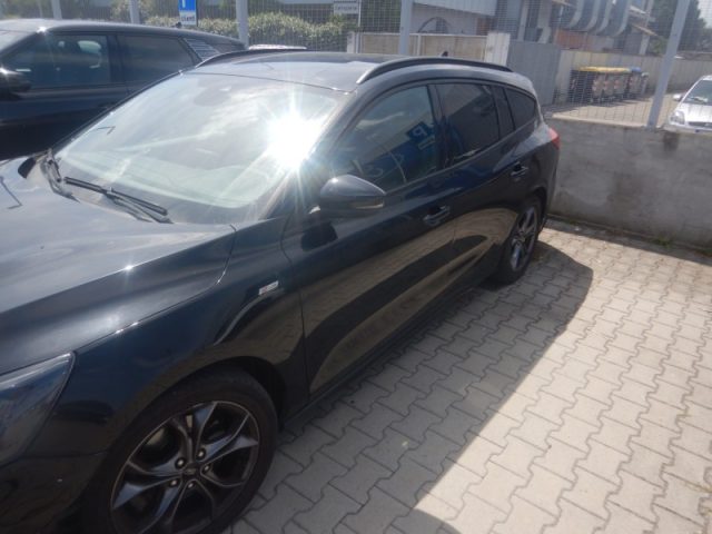 Ford Focus 1.0 EcoBoost 125 CV SW ST-Line IVA ESPOSTA - foto 2 di 4