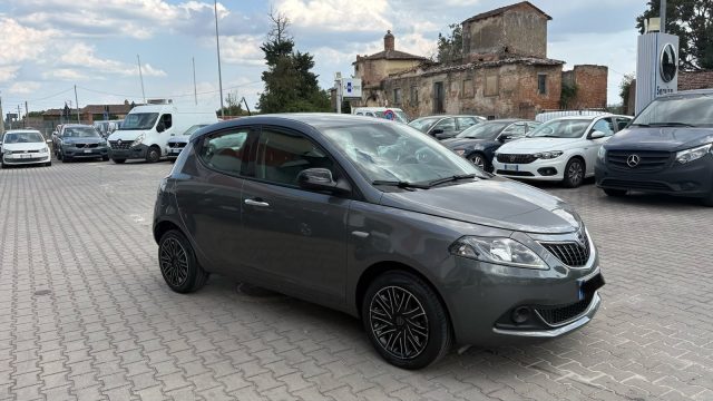 Lancia Ypsilon 1.0 FireFly 5 porte S&S Hybrid Silver Plus X NEOP. - foto 3 di 4