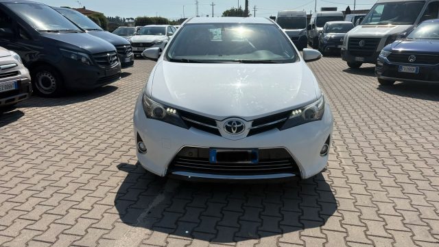 Toyota Auris 2.0 D-4D Lounge IDONEA NEOPATENTATI - foto 2 di 4