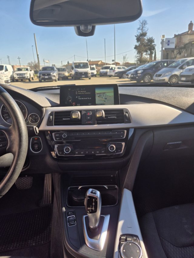 BMW 318 d Touring Business Advantage aut., del 2016, 180.000 km, in vendita a Monte San Savino (AR)
