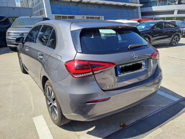 Mercedes-Benz A 250 e Automatic EQ-Power Business IVA ESPOSTA - foto 3 di 4