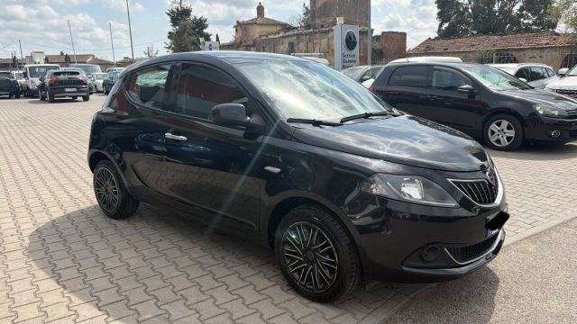 Lancia Ypsilon 1.0 FireFly 5 porte S&S Hybrid Silver Plus OK NEOP - foto 2 di 4