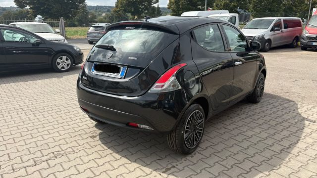 Lancia Ypsilon 1.0 FireFly 5 porte S&S Hybrid Silver Plus OK NEOP - foto 3 di 4