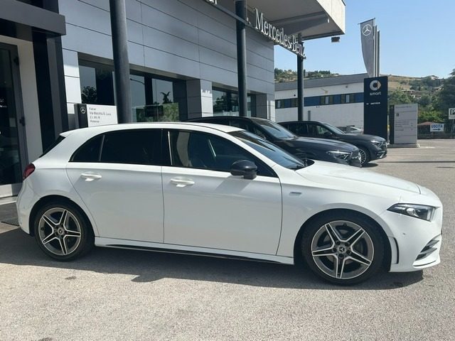 Mercedes-Benz A 180 d Automatic Premium - foto 4 di 4