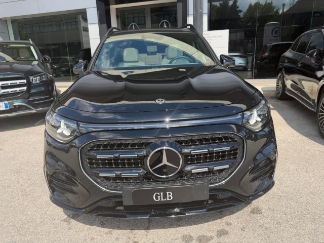 Mercedes-Benz GLB 200 Automatic 4Matic Premium - foto 2 di 4