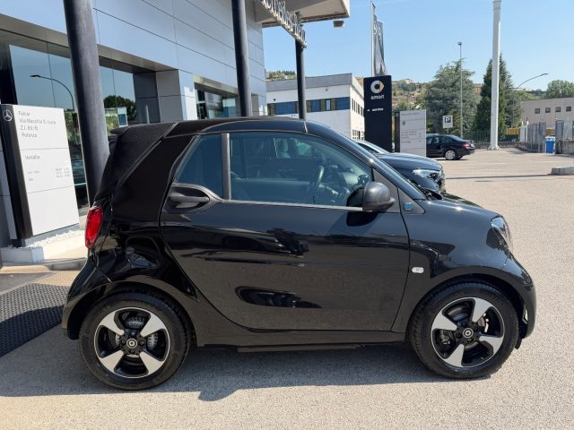 smart forTwo EQ cabrio Passion 22KW - foto 4 di 15
