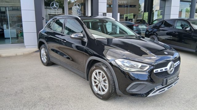 Mercedes-Benz GLA 180 d Automatic Business, del 2023, 64.354 km, in vendita a Potenza (PZ)