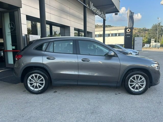 Mercedes-Benz GLA 200 d Automatic Business Extra - foto 4 di 19
