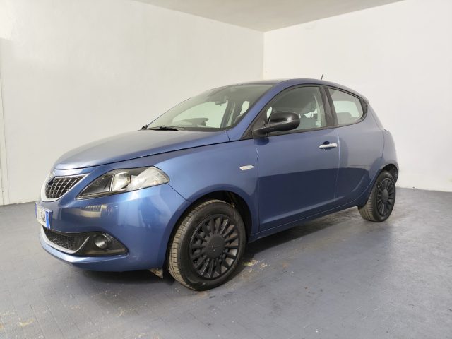 Lancia Ypsilon 1.0 FireFly 5 porte S&S Hybrid Ecochic Silver - foto 2 di 4