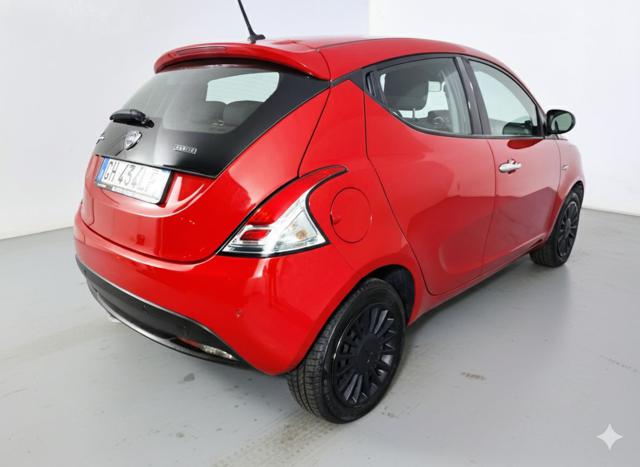 Lancia Ypsilon 1.0 FireFly 5 porte S&S Hybrid Ecochic Silver, del 2021, 74.525 km, in vendita a Paderno Dugnano (MI)