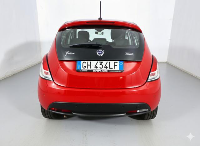Lancia Ypsilon 1.0 FireFly 5 porte S&S Hybrid Ecochic Silver, del 2021, 74.525 km, in vendita a Paderno Dugnano (MI)