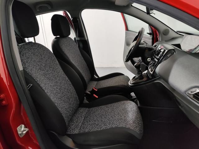 Lancia Ypsilon 1.0 FireFly 5 porte S&S Hybrid Ecochic Silver, del 2021, 74.525 km, in vendita a Paderno Dugnano (MI)