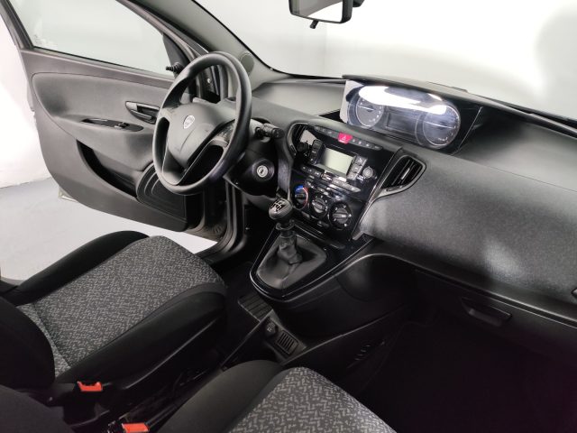 Lancia Ypsilon 1.0 FireFly 5 porte S&S Hybrid Ecochic Silver, del 2022, 61.425 km, in vendita a Paderno Dugnano (MI)
