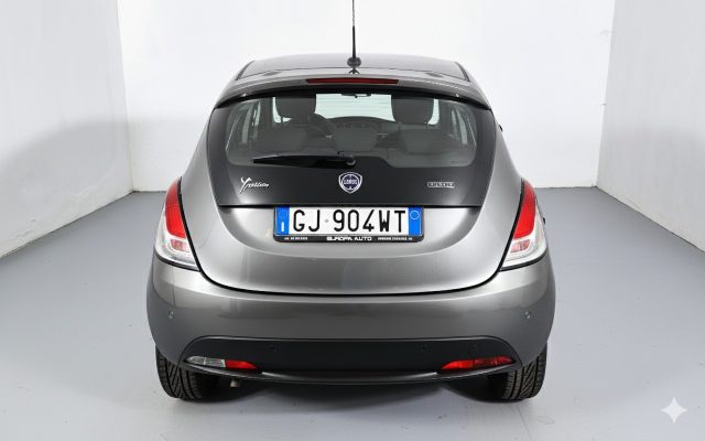 Lancia Ypsilon 1.0 FireFly 5 porte S&S Hybrid Ecochic Silver, del 2022, 61.425 km, in vendita a Paderno Dugnano (MI)