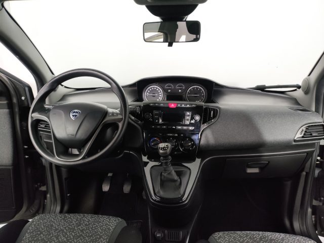 Lancia Ypsilon 1.0 FireFly 5 porte S&S Hybrid Ecochic Silver, del 2022, 61.425 km, in vendita a Paderno Dugnano (MI)