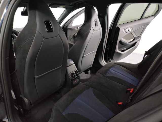 BMW 118 i 5p. Msport *TETTO APRIBILE/H&K/MEMO SEDILI/19''*, del 2024, 24.502 km, in vendita a Paderno Dugnano (MI)