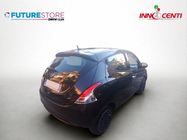 Lancia Ypsilon 1.0 FireFly 5 porte S&S Hybrid Gold - foto 3 di 4