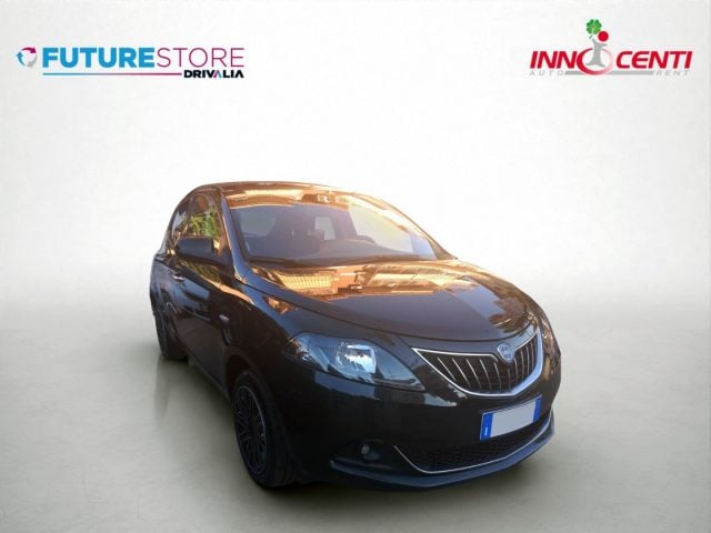 Lancia Ypsilon 1.0 FireFly 5 porte S&S Hybrid Gold, del 2023, 28.000 km, in vendita a Aversa (CE)