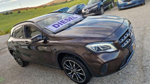 Mercedes-Benz GLA 180 d Automatic Premium - foto 3 di 4