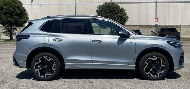 Volkswagen Tiguan 2.0 TDI 150 CV DSG R-Line SEMINUOVO - foto 3 di 22