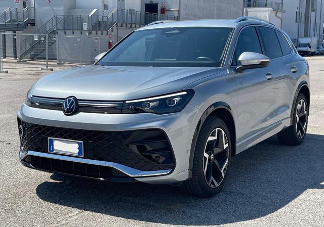 Volkswagen Tiguan 2.0 TDI 150 CV DSG R-Line SEMINUOVO - foto 2 di 22