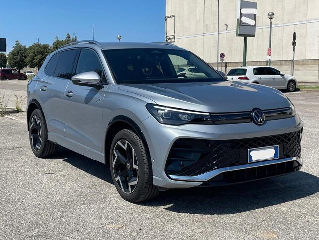 Volkswagen Tiguan 2.0 TDI 150 CV DSG R-Line SEMINUOVO usato a FOSSOMBRONE