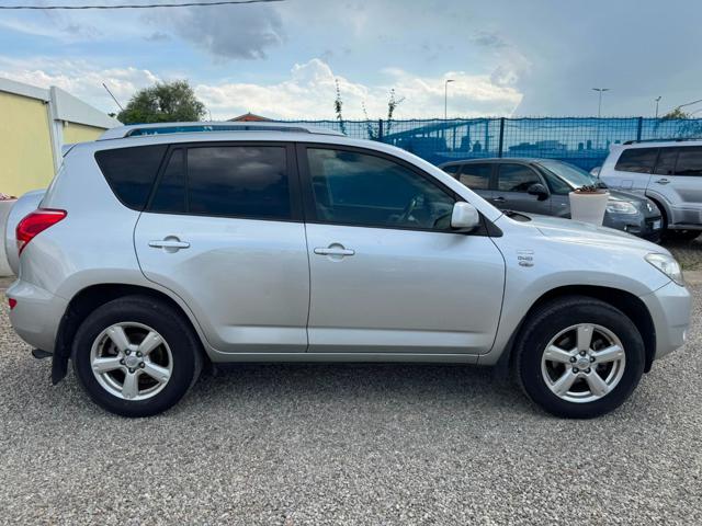 Toyota RAV 4 RAV4 2.2 D-4D 136 CV - foto 4 di 4