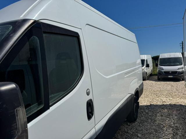 Iveco Daily 35S12V 2.3 HPT PM-SL-TM Furgone - foto 4 di 4