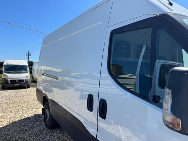 Iveco Daily 35S12V 2.3 HPT PM-SL-TM Furgone - foto 2 di 4