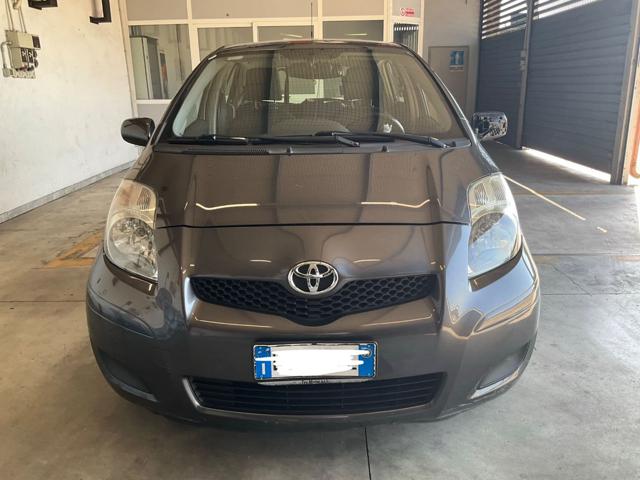Toyota Yaris 1.0 5 porte - foto 2 di 4