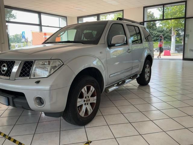 Nissan Pathfinder 2.5 dCi LE 7 posti - foto 2 di 4