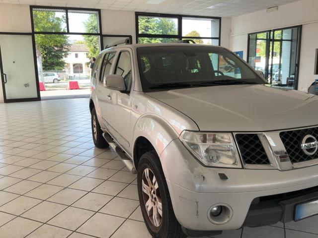 Nissan Pathfinder 2.5 dCi LE 7 posti - foto 4 di 4