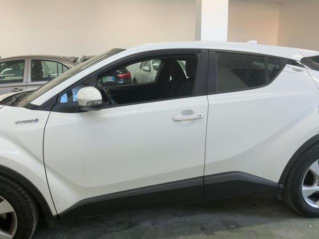Toyota C-HR 1.8 Hybrid E-CVT Active - foto 4 di 4