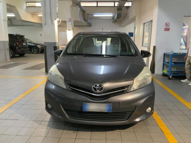 Toyota Yaris 1.0 5 porte Lounge - foto 4 di 4