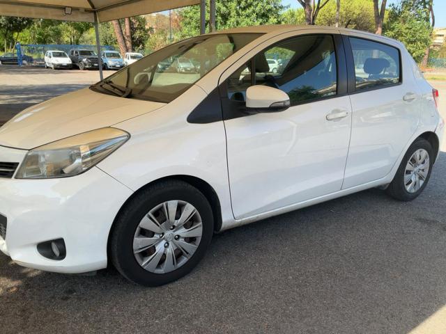 Toyota Yaris 1.0 5 porte Active - foto 2 di 4
