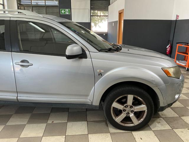 Mitsubishi Outlander 2.0 DI-D Intense - foto 3 di 4
