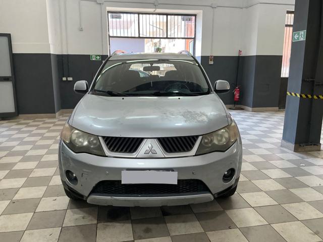 Mitsubishi Outlander 2.0 DI-D Intense - foto 2 di 4