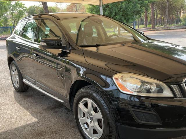 Volvo XC60 D4 Geartronic Momentum - foto 3 di 4