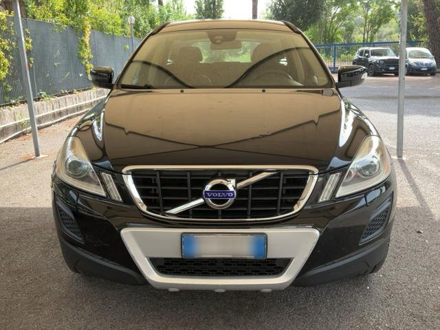 Volvo XC60 D4 Geartronic Momentum - foto 2 di 4