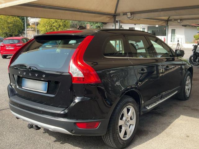 Volvo XC60 D4 Geartronic Momentum - foto 4 di 4