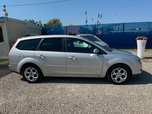Ford Focus + 1.6 TDCi (90CV) SW - foto 4 di 4