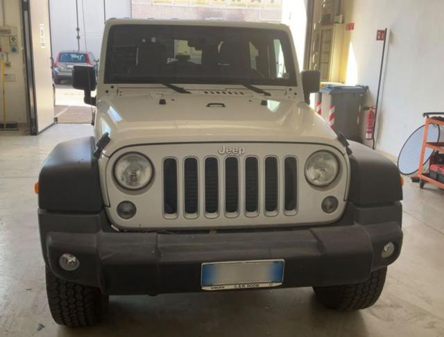Jeep Wrangler 2.8 CRD DPF Sahara Auto - foto 2 di 4