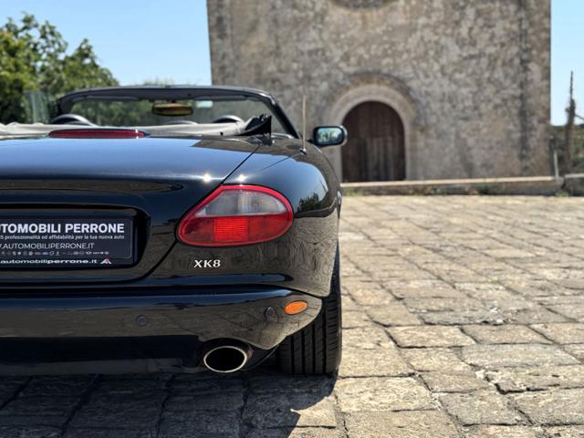 Jaguar XK8 4.0i V8 Convertibile, del 1999, 156.000 km, in vendita a Castellaneta (TA)