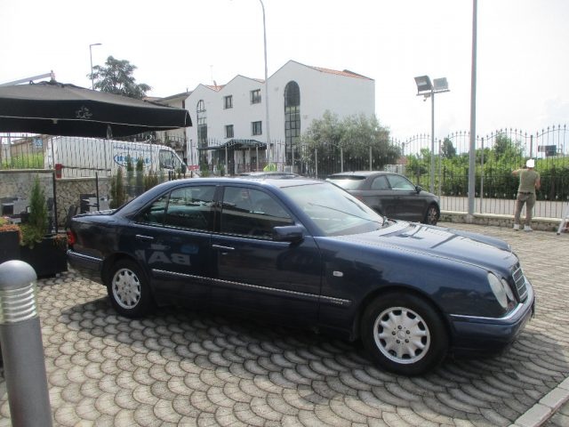 Mercedes-Benz E 250 cat Avantgarde, del 1996, 190.000 km, in vendita a Salerno (SA)