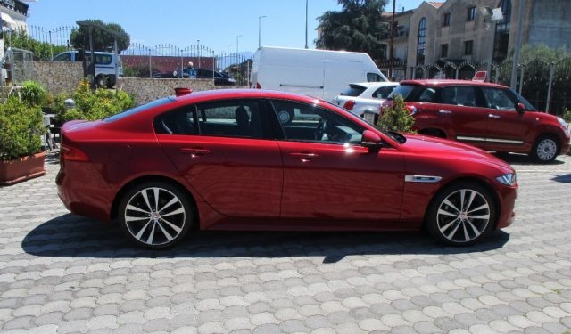 Jaguar XE 2.0 D Turbo 180CV Portfolio - foto 1 di 4